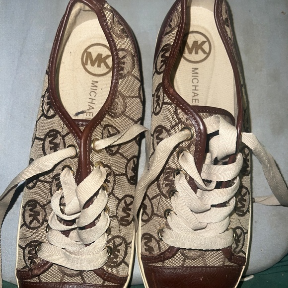 Michael Kors - Picture 1 of 3